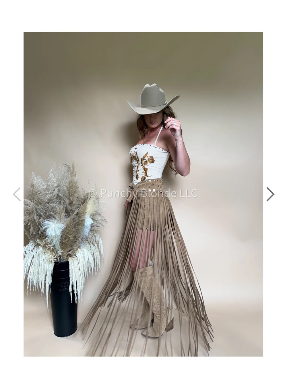 Country concert outfit. Two piece short and matching fringe belt set - Picture 3 of 8